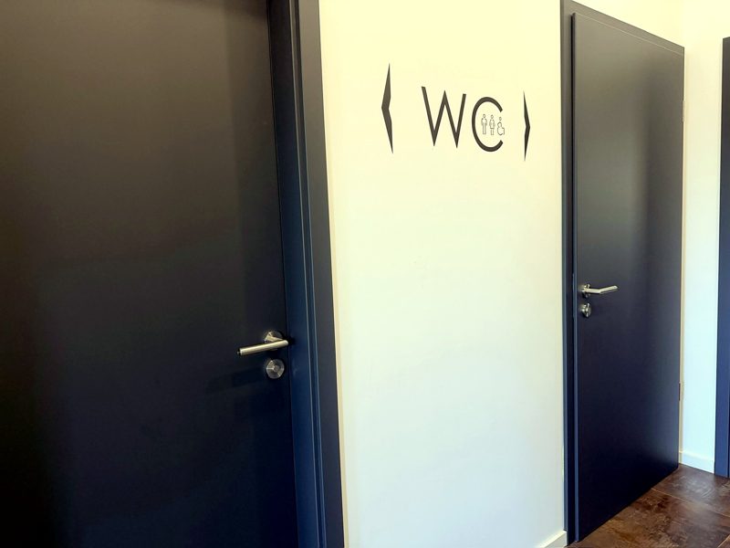 Zwei WCs, barrierefrei